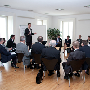 Seminarraum im Schloss Hagenberg mit Workshop Teilnehmer